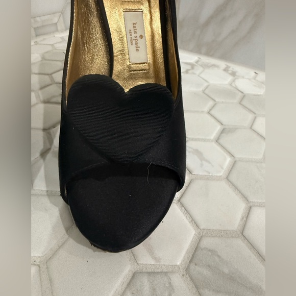 Kate Spade Collana Black Satin Peep-Toe Heels with heart detail. Size 9.5 B - Picture 4 of 12